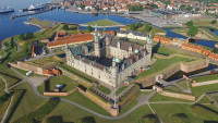 Vom face un popas pentru vizitarea Castelului Kronborg–sau “Castelul lui Hamlet”, asa cum este el cunoscut