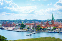 Excursia continua de a lungul Rivierei Daneze catre Helsingor, o ruta extraordinar de frumoasa, cu peisaje pitoresti si cele mai frumoase case din Danemarca.