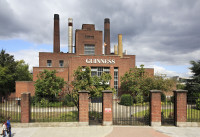 Vom incepe cu vizitarea fabricii de bere Guinness. Celebra fabrica este cea mai mare din Europa si a fost inaugurata in anul 1904.