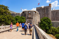 Transfer la Pile Gate–Poarta principala de intrare in cetatea Dubrovnik pentru Tur de oras pietonal cu ghid local