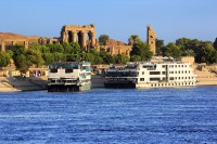 Navigam apoi spre Kom Ombo unde vom descoperi Templul Kom Ombo dedicat zeilor Sobek si Horus.