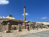 Coloana lui Pompei - o coloana masiva de granit rosu, singura care a mai ramas dintr-un templu imens dedicat zeului Serapis