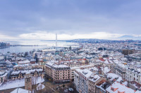 Tur de oras cu ghid local: Palatul Natiunilor, Muzeul Crucii Rosii, Orasul vechi, Catedrala St. Pierre, cheiurile lacului Leman cu Mouettes Genevoises, Gradina englezeasca si celebrul Jet d’Eau