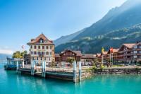 Optional, excursie la Interlaken – o minunata statiune situata intre lacurile Thuner See si Brienzer See.