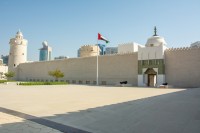 Admiram si Qasr Al Hosn - cea mai veche cladire din piatra din Abu Dhabi, a carei istorie incepe in 1761