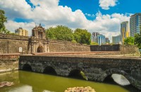 La o scurta plimbare de Catedrala se afla Fortul Santiago, una dintre cele mai vechi fortificatii din Manila, fiind construit in Sec al XVI-lea