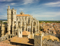 Continuam cu locul nasterii unuia dintre cei mai vestiti eroi de legenda ai literaturii medievale, Guillaume d\'Orange, un viteaz razboinic–Narbonne.