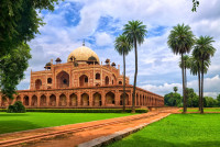 Construit in Sec al XVI-lea, mormantul lui Humayun, inclus in Patrimoniul Mondial UNESCO, este primul mormant-gradina din subcontinentul indian.