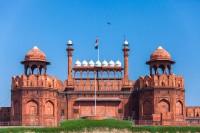 . Tur panoramic in cadrul caruia vom admira unele dintre cele mai emblematice cladiri din Delhi: Fortul Rosu