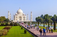 Dimineata devreme vom vizita una dintre cele sapte minuni ale lumii noi, Taj Mahal