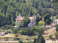 Continuam vizita cu Manastirea Cuviosul David cu hramul Schimbarii la fata, o manastire de calugari situata la poalele muntilor Kavalaris, la o altitudine de 930 m si unde se pastreaza relicva crestina Capul Sf. David cel Batran.