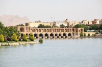 Isfahan, orasul care reprezinta jumatate din lume! In traditia musulmana, orasul Isfahan este cladit pe locul unde a cazut Adam din Rai, dupa ce a fost alungat de ingerul cu sabie de foc.