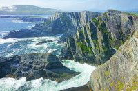Ring of Kerry e un circuit adorat de montaniarzi, care curge de-a lungul coastei de vest a Irlandei si uimeste prin frumusetea peisajelor.