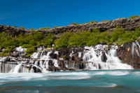 Hraunfossar (cascada Lavei) - faimoasa ca si cadru natural pentru unele dintre cele mai frumoase fotografii din lume