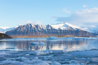 Experienta zilei va fi o plimbare cu barca pe Laguna Jokulsarlon–cea mai admirata minune naturala a Islandei