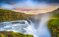 Continuam cu Gullfoss (Cascada de Aur) ce ne va fermeca prin caderea magica a apei incununata de curcubeele ce se formeaza in zilele insorite