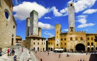 Urmatoarea oprire este in San Gimignano, un pitoresc oras medieval