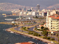 Excursia continua spre Istanbul, nu inainte de a face un popas in Izmir. Suntem in al treilea oras ca marime din Turcia, orasul lui Homer si al lui Aristotele Onassi.