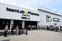 Patrundem apoi, in universul magic al teamLab Planets, muzeul interactiv care ne surprinde simturile