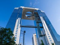 Mai ales stralucita cladire Umeda Sky, cu 40 de niveluri, un titan de doua turnuri gemene ridicat in 1993.