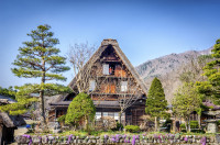 Vom vizita aici casa traditionala Gassho zukuri, unica prin constructia sa.