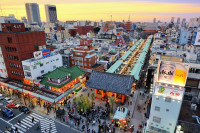 Ne indreptam catre districtul Asakusa un loc plin de culoare si vestit pentru obiceiurile traditionale din Tokyo,