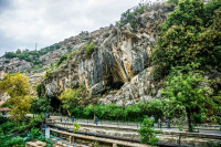 Pentru inceput vom descoperirea Pesterilor Jeita, situate in valea verde a Nahr el-Kalb.