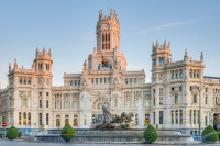Tur de oras Madrid cu ghid local, cu trecerea in revista a principalelor obiective turistice: Plaza de Cibeles–una din cele mai emblematice piete ale Madridului,