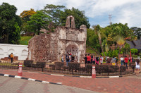 Porta de Santiago, dovada evidenta a ocupatiei Portugheze, Biserica Sfantul Paul, locul unde Francisc Xaveriu a infiintat prima scoala moderna din Malaezia.