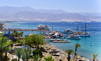 Ne imbarcam in autocar pentru drumul catre Aqaba–renumita statiune de la Marea Rosie, locul unde vom petrece urmatoarele 2 nopti.