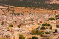 Tur de oras Fez-unul dintre cele patru orase imperiale ale Marocului. Initial o mica asezare pe malurile raului cu acelasi nume, Fez are in prezent trei parti distincte care se intind pe dealurile din jur.