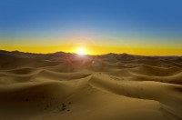 Ne trezim dis-de-dimineata pentru a admira rasaritul de soare in desert in cadrul unei experiente inedite