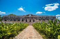 Plecam spre Hacienda Yaxcopoil - o ferma din Yucatan situata in apropiere de Merida, care dateaza din Sec al XVII-lea.