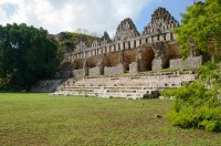 Ne indreptam apoi, catre orasul Uxmal care adaposteste un sit arheologic mayas important, alcatuit din mai multe edificii,