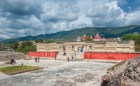 Veti incheia ziua cu vizita la Mitla unde se afla 4 situri arheologice