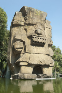 Dupa-amiaza veti vizita Muzeul National de Antropologie. Un loc ce spune totul despre cultura mexicana, de la originile ei asiatice pana in zilele noastre. Este cel mai mare muzeu al Americii Latine unul din cele mai mari depozite