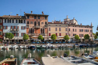 Continuam in Desenzano del Garda - cel mai mare oras de pe malul sudic al lacului Garda.