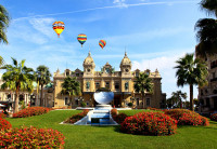Veti putea cocheta cu zeita Fortuna la Casino-ul din Monte Carlo, veti putea vizita Palatul Princiar sau Muzeul Oceanografic si veti descoperi traseul circuitului de Formula1.