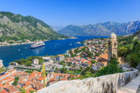 Optional, Excursie de 1 zi in Muntenegru. Vom strabate pentru inceput spectaculosul golf Kotor, unul dintre cele mai frumoase golfuri din lume, deseori denumit \"Fiordul Sudului\".