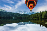 Excursia continua cu o incursiune in Parcul Durmitor pe Canionul Raului Tara. Parcul National Durmitor a fost creat in 1952 si se inalta uimitor pana la 2.522 m!