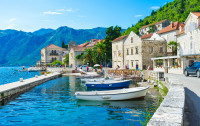 Vom calatori de-a lungul golfului trecand prin Risan si pitorescul Perast–casa multor capitani si navigatori de seama.