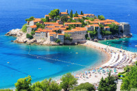 Stop fotografic la hotelul Sveti Stefan, un hotel-insula exclusivist.