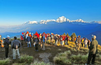 In aceasta zi, puteti opta, pentru un zbor panoramic asupra Everestului. Avionul decoleaza din Kathmandu si zboara pe langa Muntii Himalaya pentru a admira cele mai inalte varfuri de pe pamant.