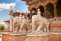 Orasul este impanzit de arta religioasa, temple si manastiri. I se mai spune si Lalitpur in traducere \"orasul frumusetii”.