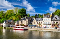 Ultima oprire a zilei va fi in Dinan - un oras medieval fermecator ancorat parca intre pamant si mare