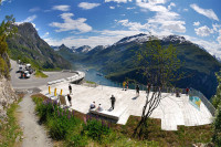 continuam spre “Drumul Vulturilor”, unde, dupa un stop pentru fotografii la Ørnesvingen, vom cobori la Geiranger.