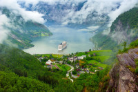 unde ne vom imbarca pentru o croaziera de 1 ora pe fiordul Geiranger – inclus in Patrimoniul UNESCO, cel mai spectaculos si cel mai fotografiat din Norvegia.