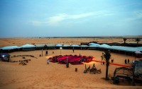 Seara, optional, puteti participa la Desert Safari cu cina barbeque, o experienta emblematica din desertul Abu Dhabi, de neratat !
