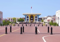 Ultima oprire va fi in orasul vechi Muscat, unde veti admira Palatul Al Alam