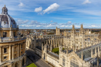 Excursia continua spre Oxford, unde se vor vizita din exterior renumitul Colegiu